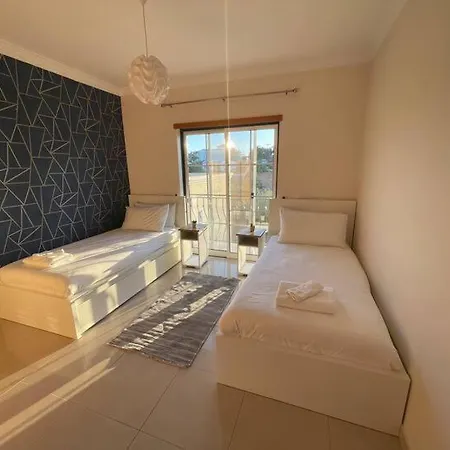 Sunny Condo- Pool & Free Parking Walk To Albufeira