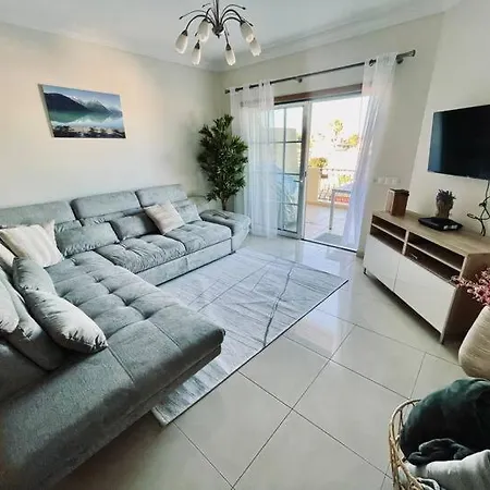 Sunny Condo- Pool & Free Parking Walk To Apartment