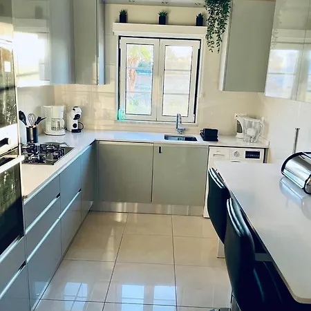 Sunny Condo- Pool & Free Parking Walk To Apartment *