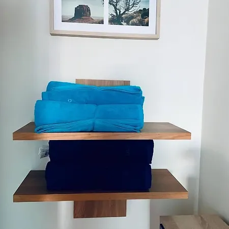 Sunny Condo- Pool & Free Parking Walk To *