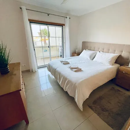 Sunny Condo- Pool & Free Parking Walk To * Albufeira